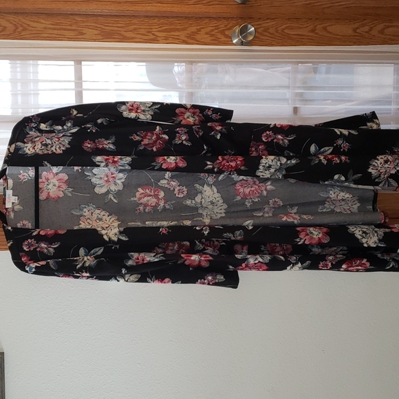 LuLaRoe Sweaters - Lularoe Sarah